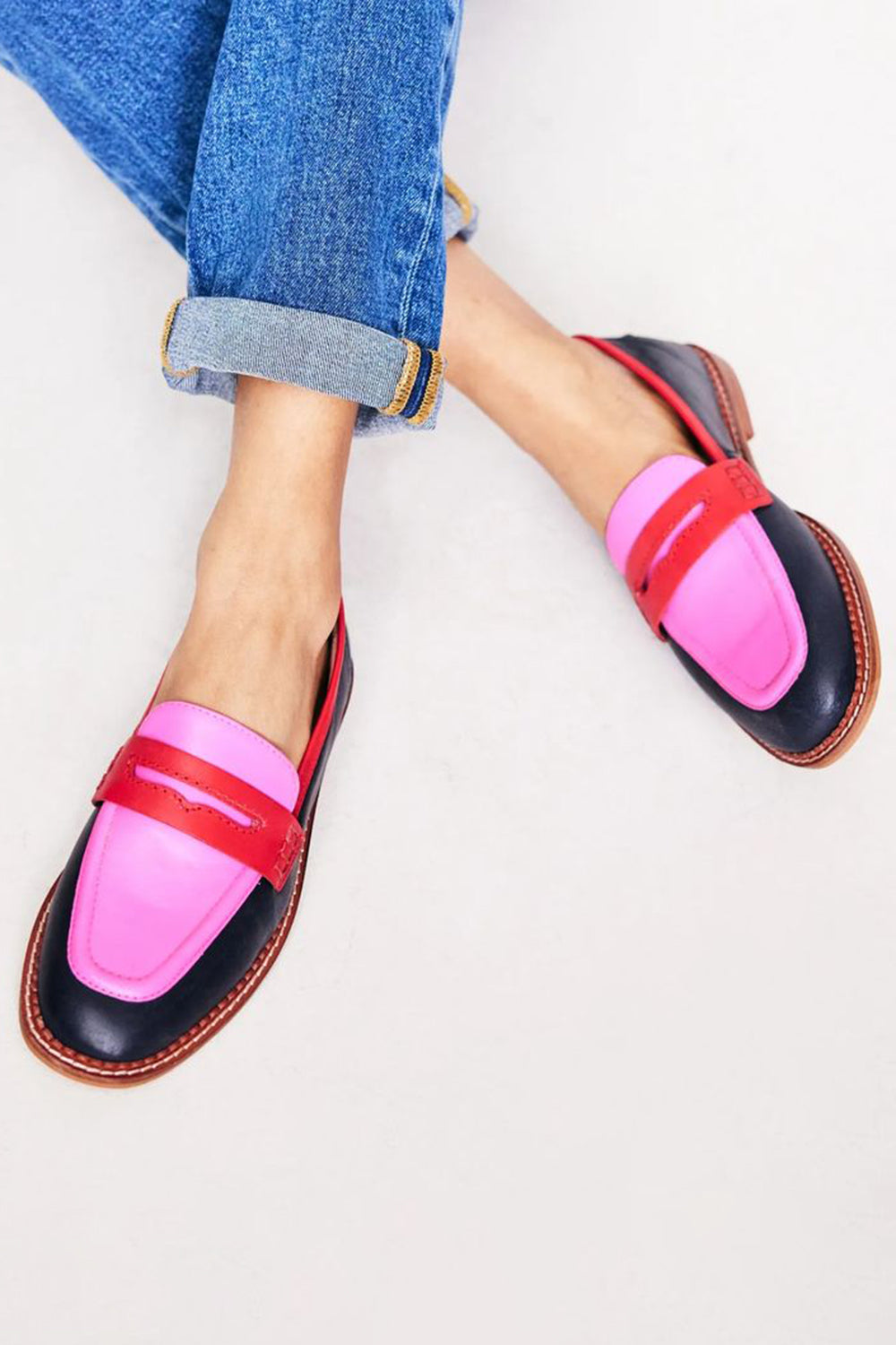 Faius| Soft black loafers with vibrant coloured details for a unique style