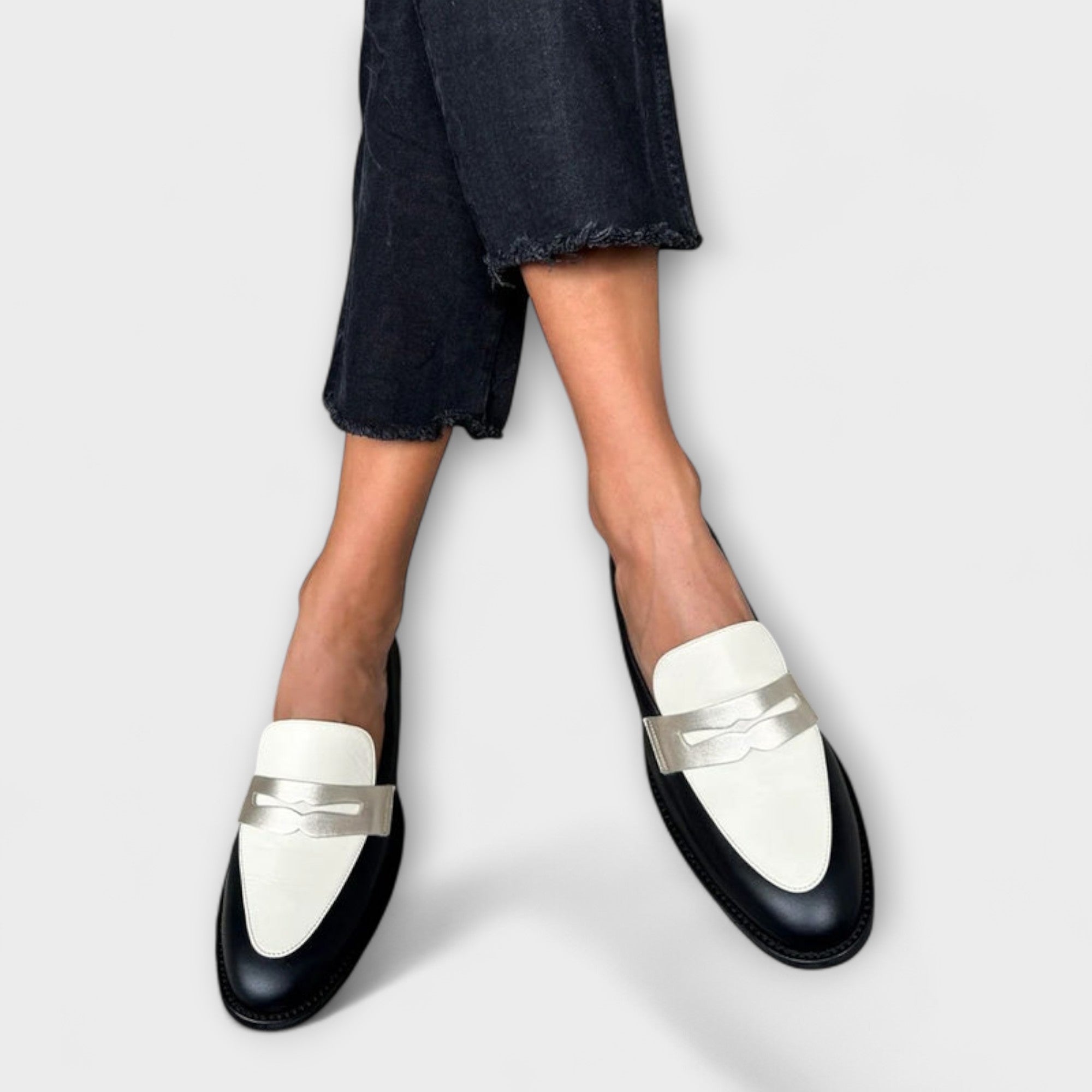 Xara β Elegant Black Loafers with Stylish Metal Details for a Sophisticated Look